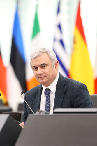 Relatório de Pedro Silva Pereira sobre alargamento e aprofundamento da UE aprovado por larga maioria Relatório de Pedro Silva Pereira sobre alargamento e aprofundamento da UE aprovado por larga maioria